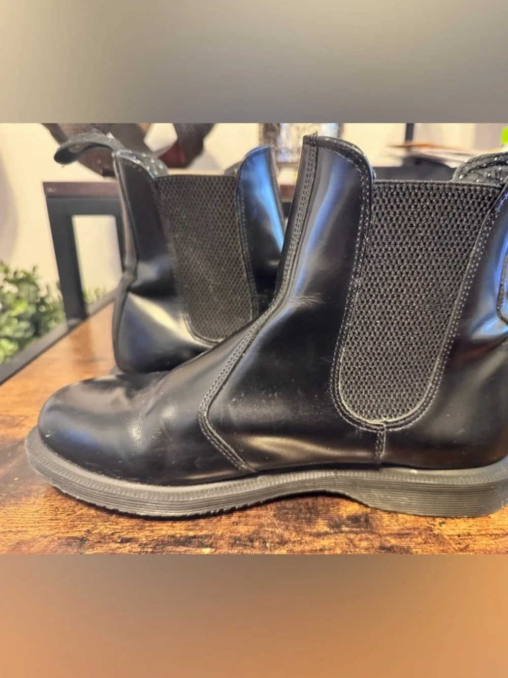 Dr. Martens Flora Polished Smooth Leather Chelsea Boots Size 8